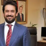 Üzerindeki tartışmalar bir türlü bitmeyen bakan yardımcısı görevden alındı
