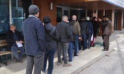 Emekli geçinebilmek için çalışmak zorunda kalıyor!