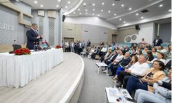 Belediye Başkanı Tugay işçilere seslenerek: "Profesörler bu kadar maaş almıyoruz diyorlar"