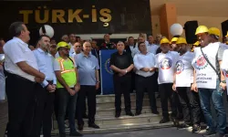 Türk-İş Başkanı Atalay'ın yaptığı konuşmada işçiler Bakan Işıkhan'ı yuhaladı