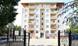 Devlet bazı kamu görevlilerinin lojmanlarına hizmetli tahsis eder