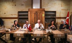 Eski bakanlar eski bakanın doğum günü kutlamasında buluştu