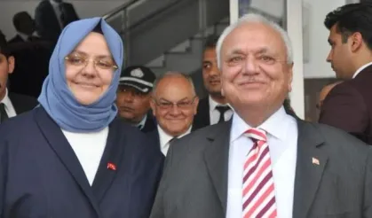 Çalışma eski Bakanı ve babası kaza yaptı!