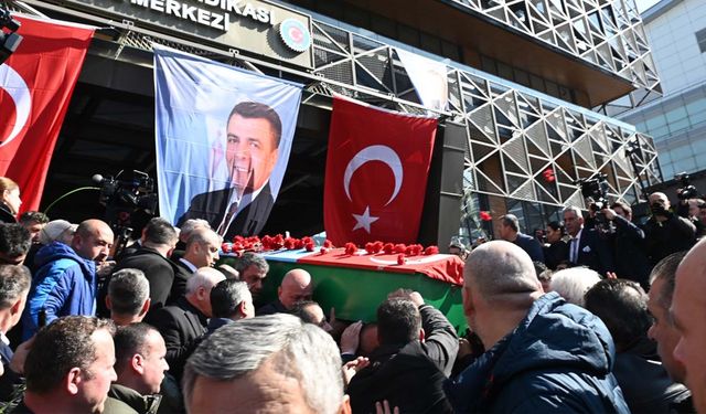 Türk Metal Sendikası'nın onursal genel başkanı Pevrul Kavlak ebediyete uğurlandı!