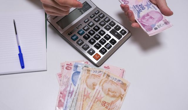 Asgari ücret 17 bin 561 TL’ye düştü
