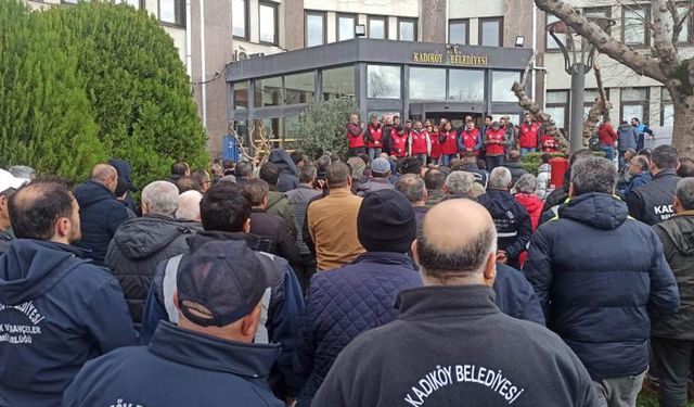 Kadıköy Belediyesi işçileri, ücretlerin geç yatırılmasından şikayetçi!