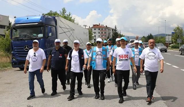 Memur-Sen üyeleri Bolu'dan Ankara'ya yürüyor