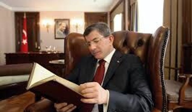 Eski Başbakan Davutoğlu: Maddi sıkıntı yaşıyorum