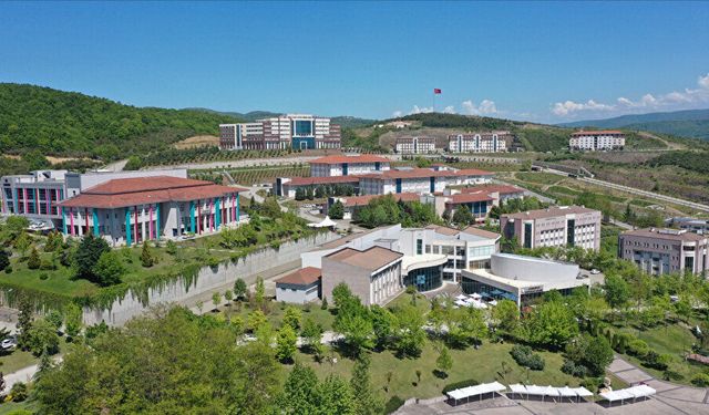 Çekirdek aile kadrolu olarak üniversitede işe başladı!