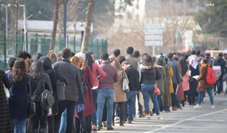 DİSK-AR: Her 3 kişiden biri işsizlikle yaşıyor