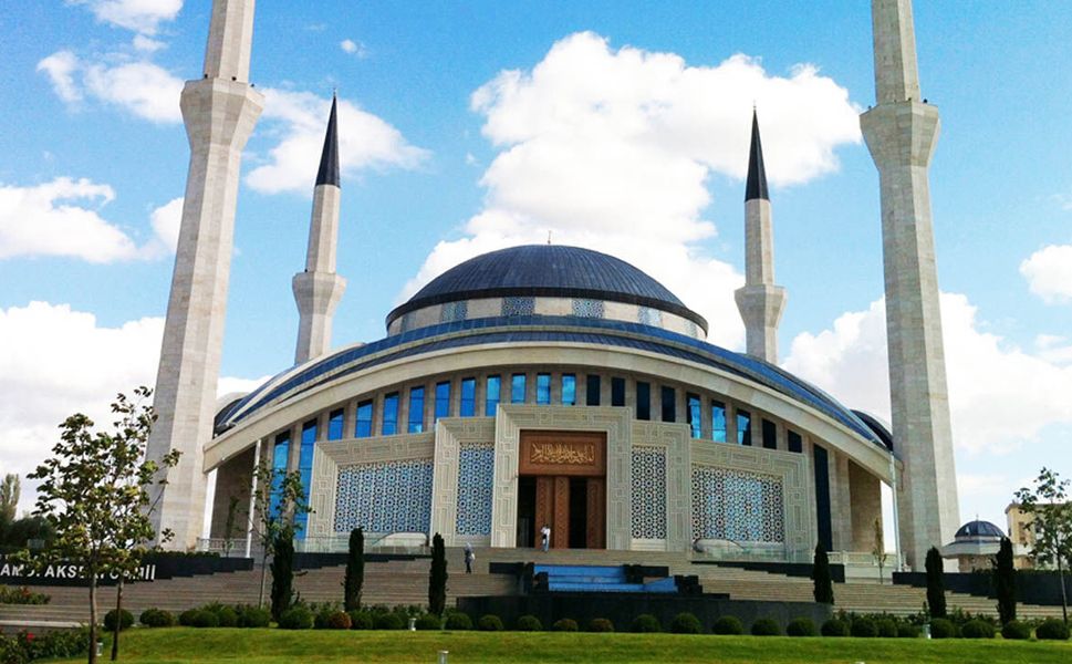 Cuma Namazı Molasını uzun tutunca işten atıldı!