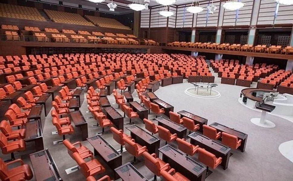 Yeni torba yasa geliyor: Emekliye artış, gençlere iş...