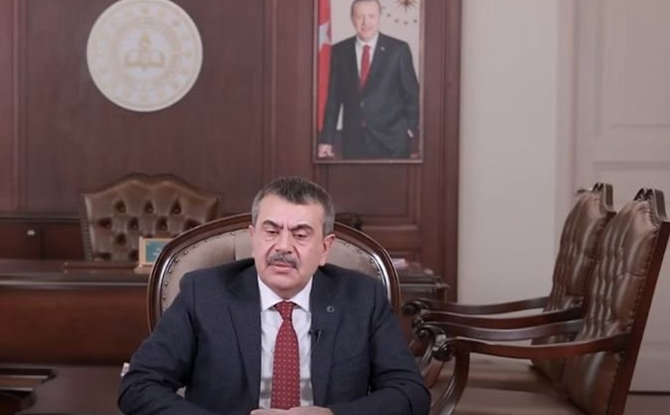 Yusuf Tekin özel okullardaki öğretmenlerin sesini duymalıdır!