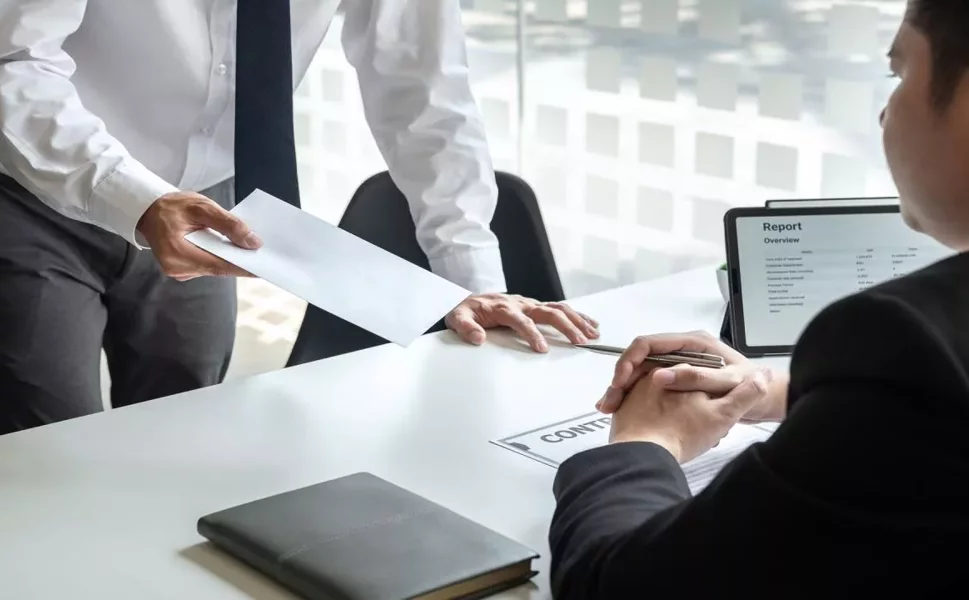 İş Kanunu'na göre işçi ve işveren açısından ihbar süresi ne kadardır?