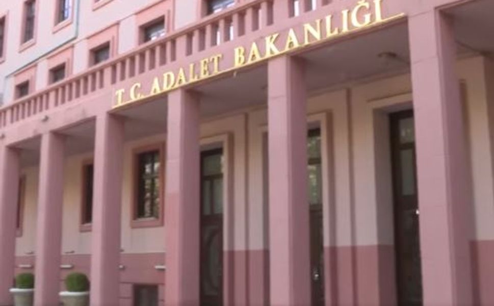 Adalet Bakanlığı'na 'müsteşarlık' yüzde 50 maaş indirimi ile döndü!