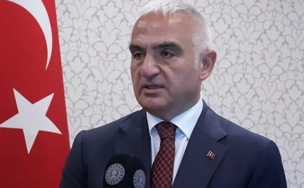 Bakan Ersoy'un yattaki fotoğrafı Ak Parti'de rahatsızlık oluşturdu