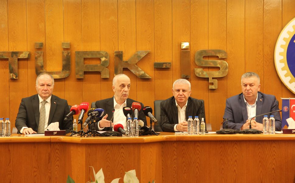 600 bin kamu işçisinin toplu sözleşme sürecinde alınan ilk grev kararı sonuçsuz kaldı
