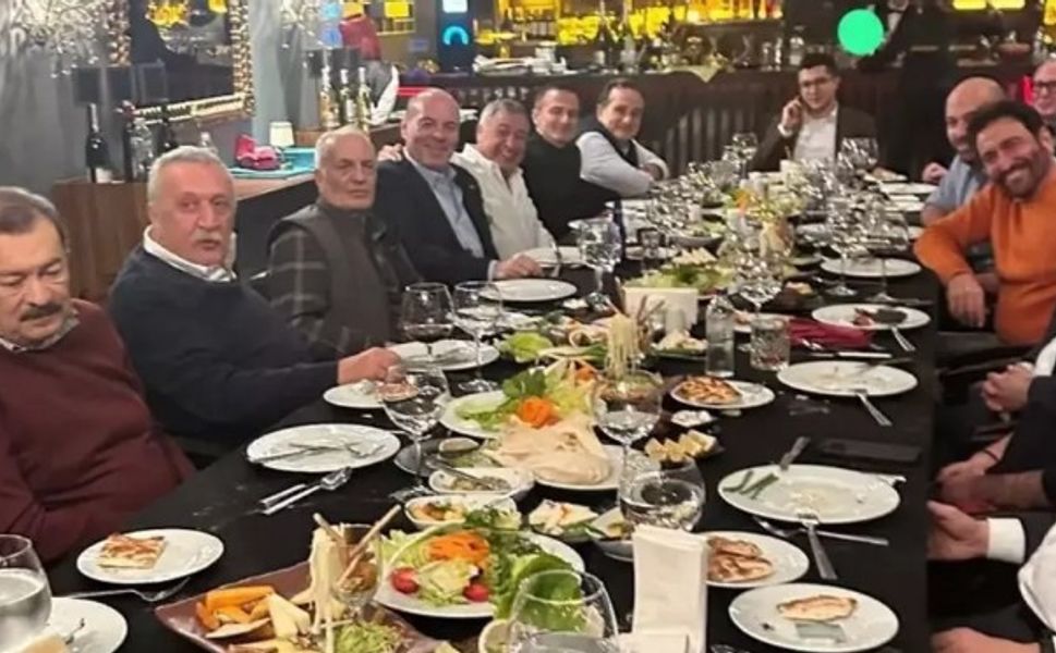 Başsavcı ve avukat oğlu eski ve yeni siyasilerle aynı iş yemeğinde