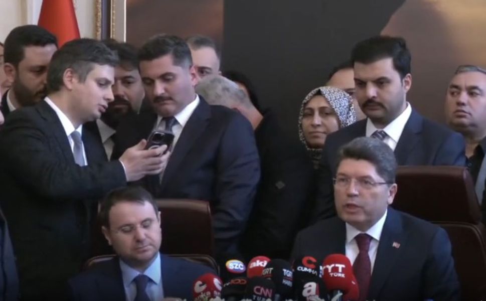 Bakanların devir teslim törenindeki koltuk krizinin sebebi belli oldu