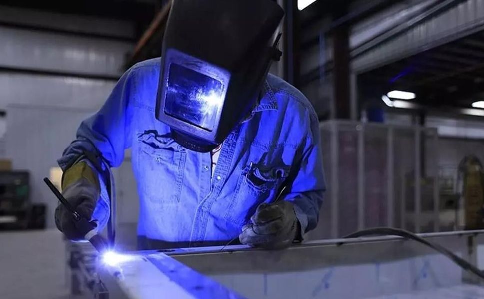 Çalışma hayatında yeni dönem: Tehlikeli mesleklerde 'Belgesiz' dönem kapanıyor!