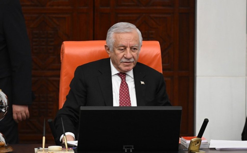 Sosyal medyaya yaş sınırlaması ile doğum iznini artıran düzenlemeler kanunlaştı