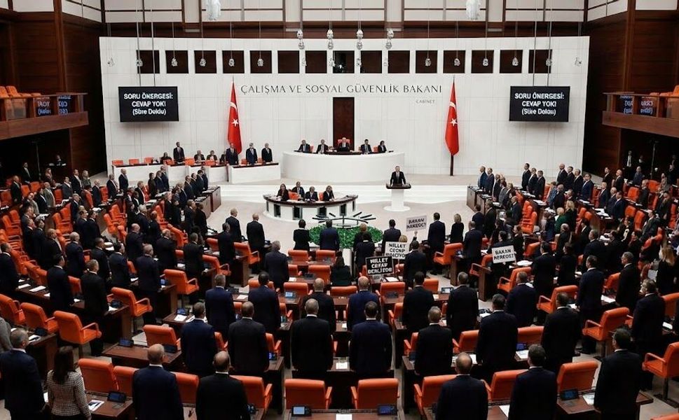 Meclis genel sekreter yardımcılarından ikisi görevden alındı