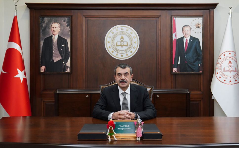 Bakan Tekin Sayıştay’ın tespit ettiği 1 milyarlık kamu zararından bahsetmeli!