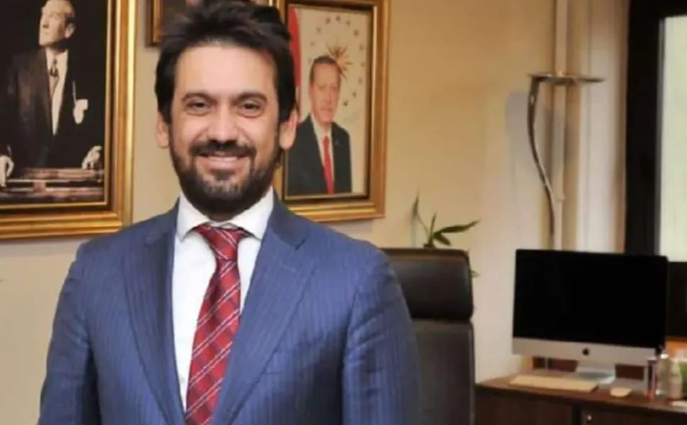 Üzerindeki tartışmalar bir türlü bitmeyen bakan yardımcısı görevden alındı