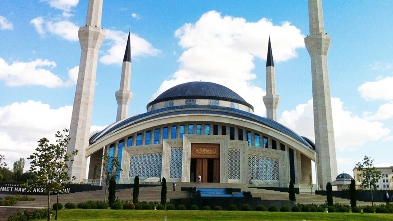 Cuma Namazı Molasını uzun tutunca işten atıldı!
