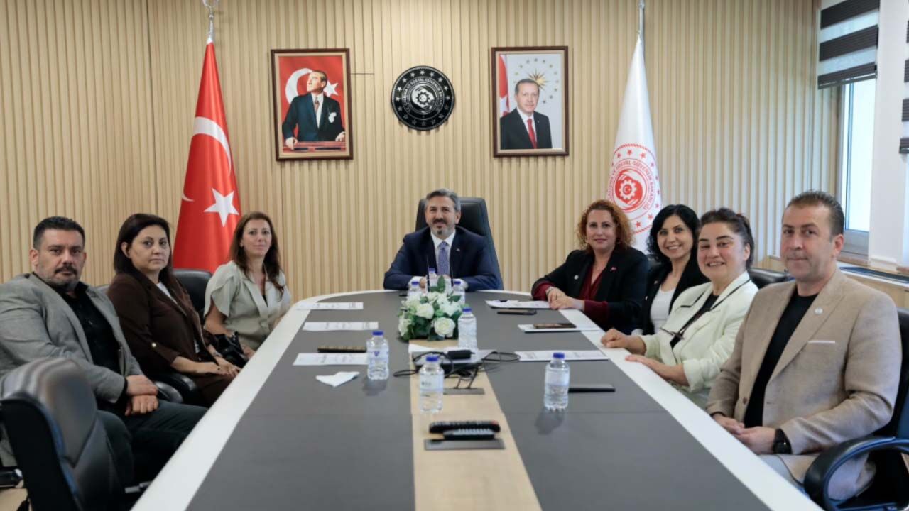 Kademeli emeklilik görüşmesi Bakanlıkta krize neden oldu! Bakan Yardımcısı paylaşımını sildi